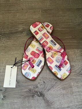 🩷NWT ‘Sincerely Jules’ Pink Sardine-Print Thong Sandals~SIZE 8